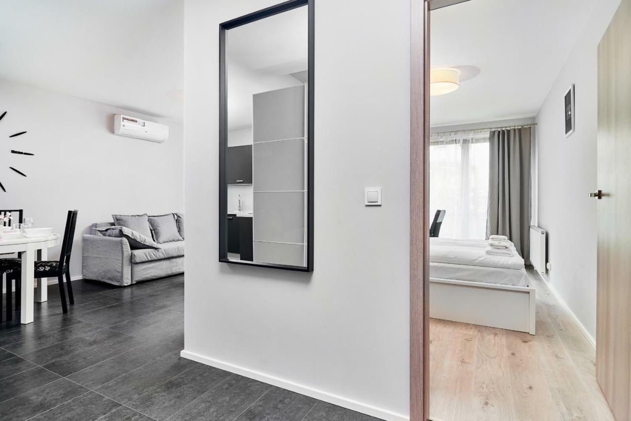 Apartment Swistackiego With Free Garage Wroclaw By Renters Екстер'єр фото
